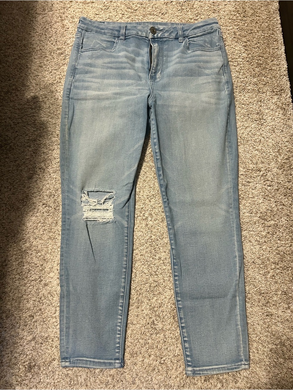 American Eagle Light Blue Distressed Women’s Jeans